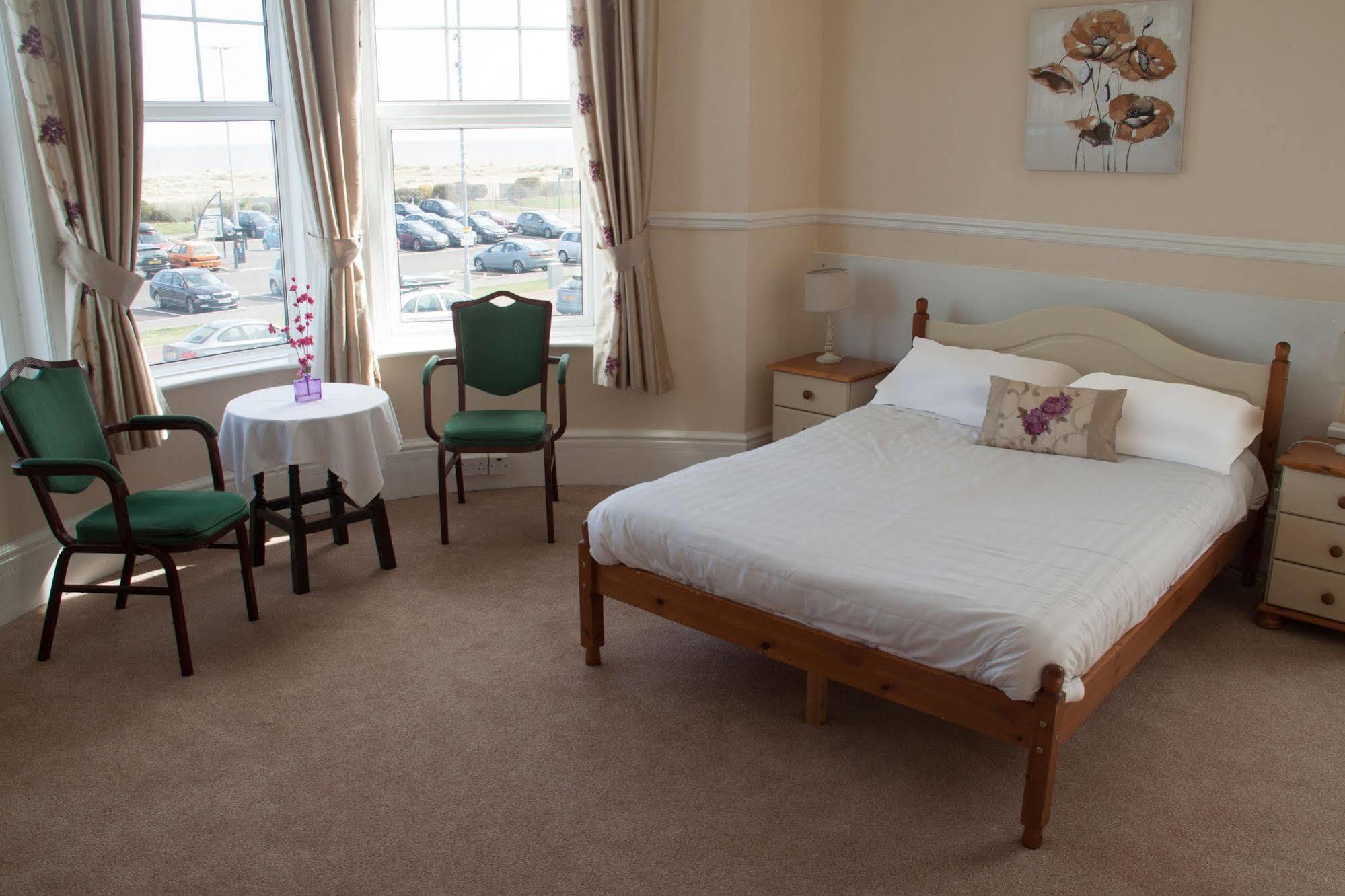 The Majestic Bed and Breakfast Great Yarmouth Exteriör bild